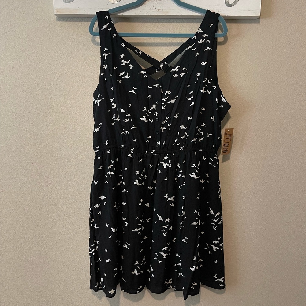 Just Found - black sleeveless faux button bird design dress
